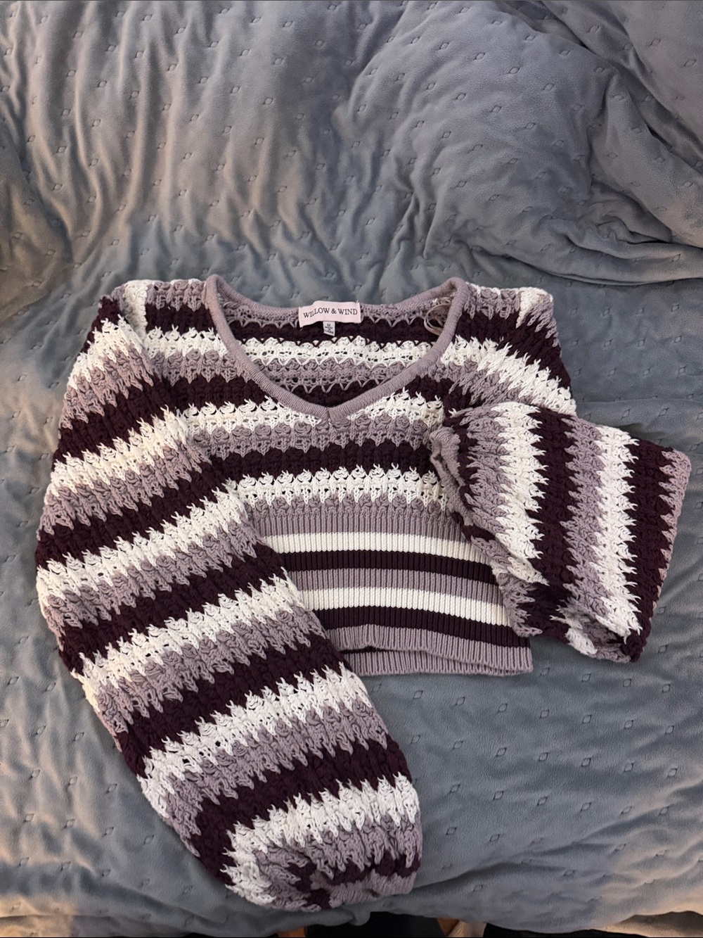 Willow & Wind Striped cropped knit V-Neck Sweater — Lavender, White & Plum